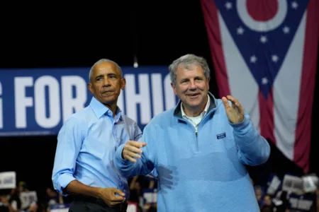 Obama rails against 'indecency' of Trump at NE Ohio rally